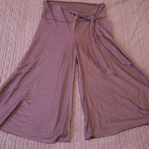 Lux stretch wide leg capris